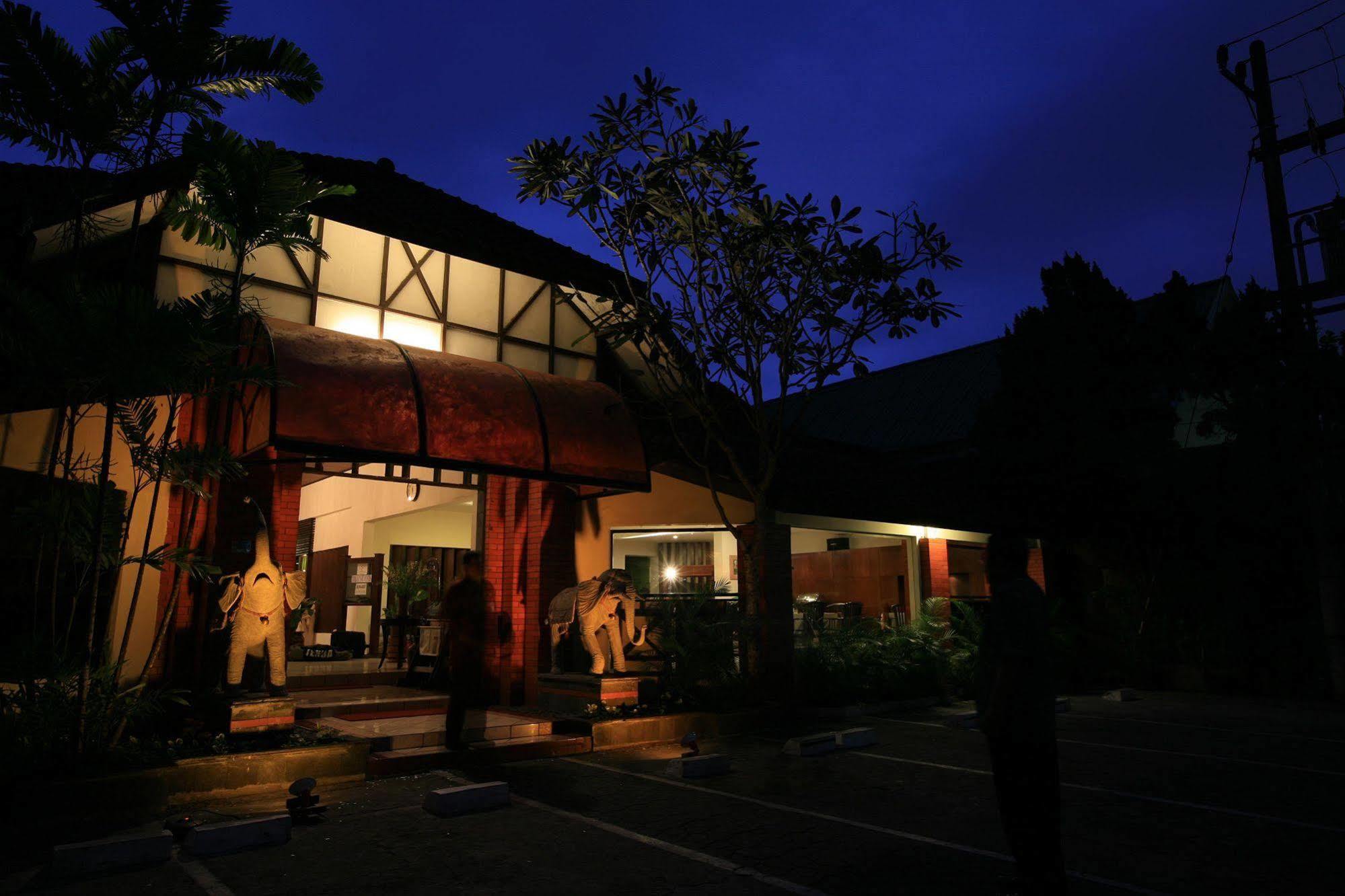 Hotel Montana Malang Buitenkant foto